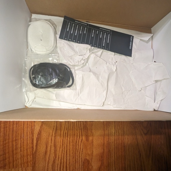 Jordan 1 GS ‘Heritage Red’ - Picture 2 of 2